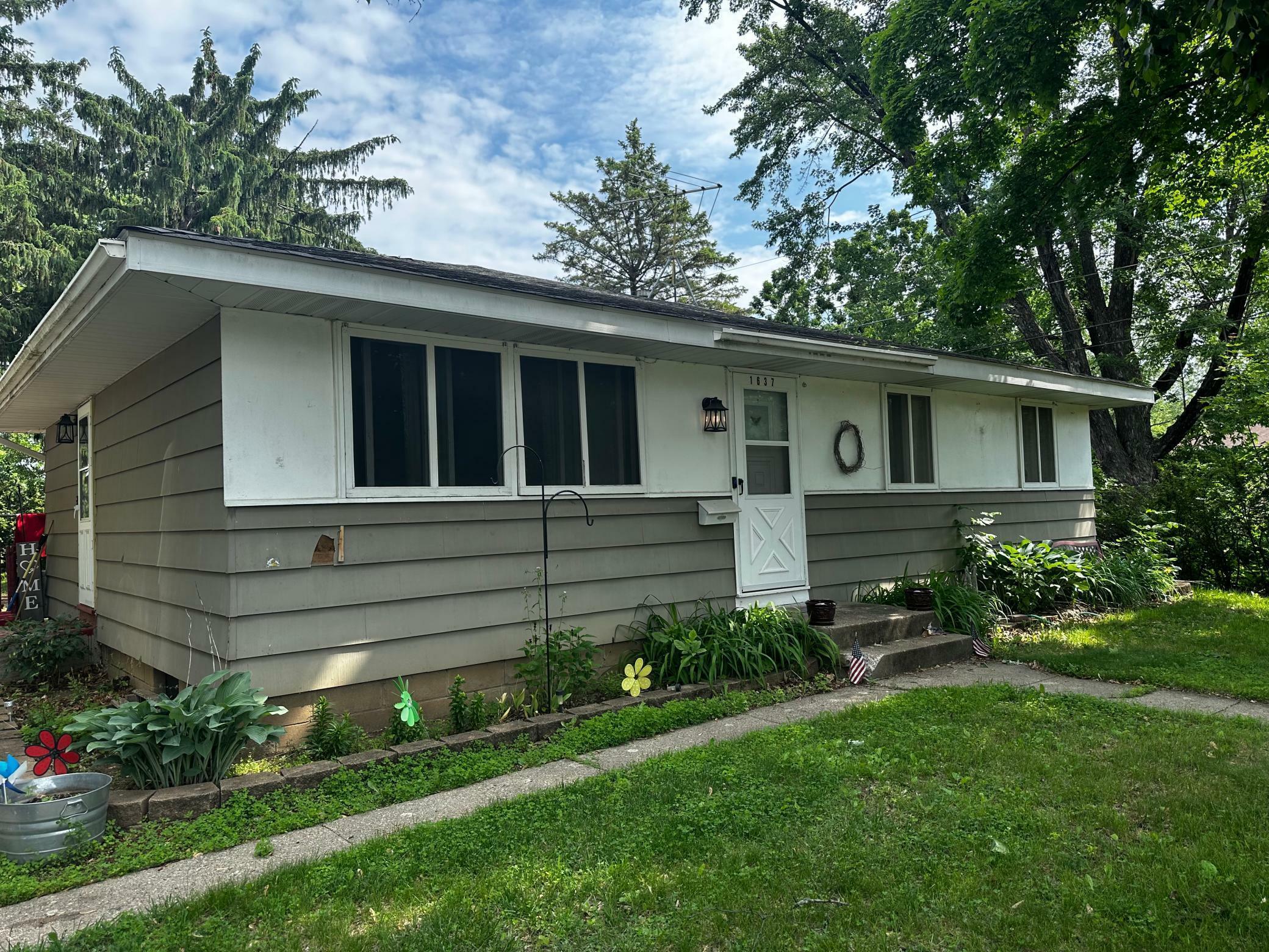 Property Photo: 1637 Pullman Avenue MN 55071