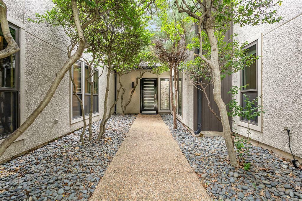 Property Photo: 1925 Sparrows Point Drive TX 75023
