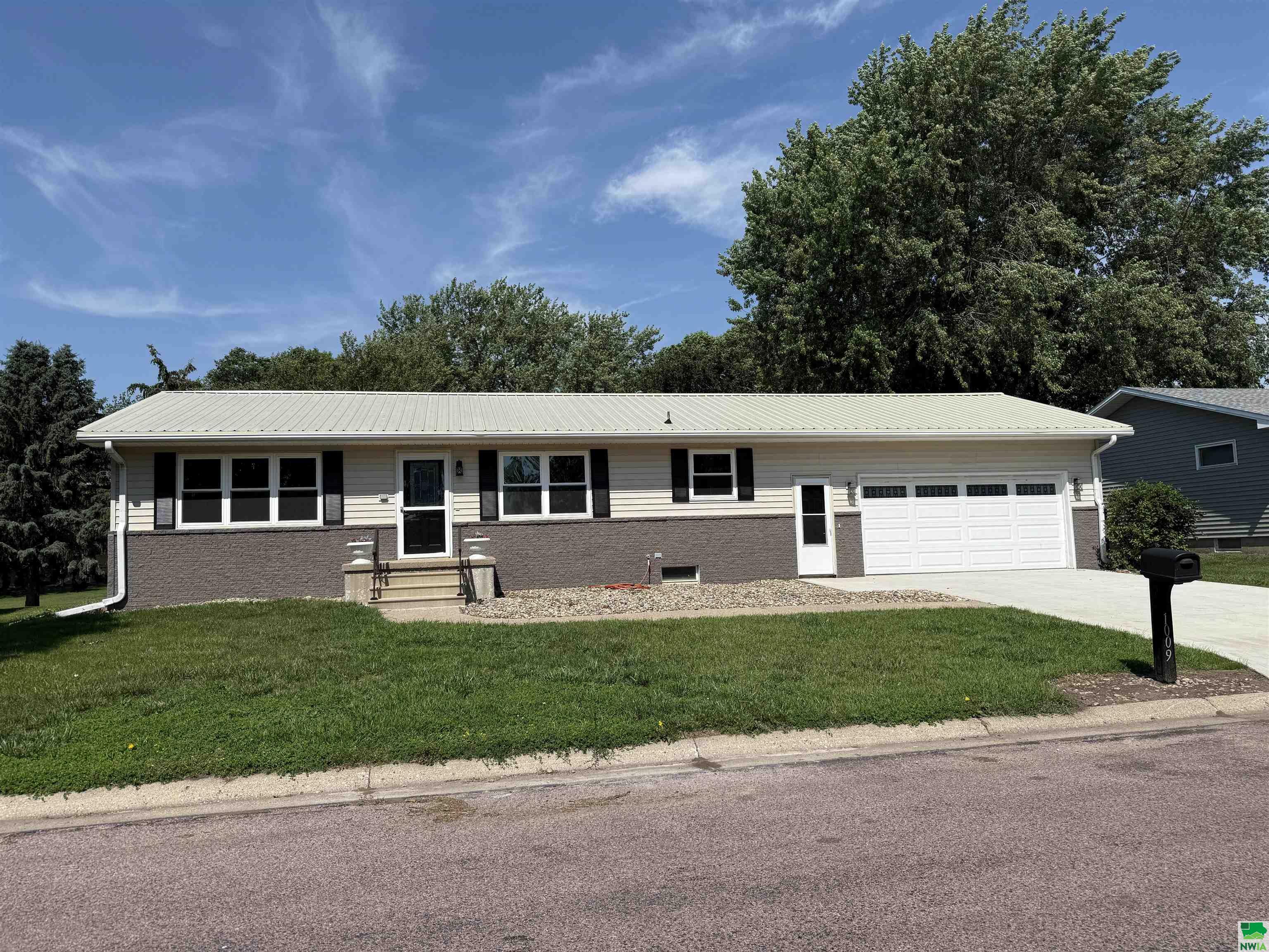 Property Photo: 1009 Thunderbird Drive IA 51023