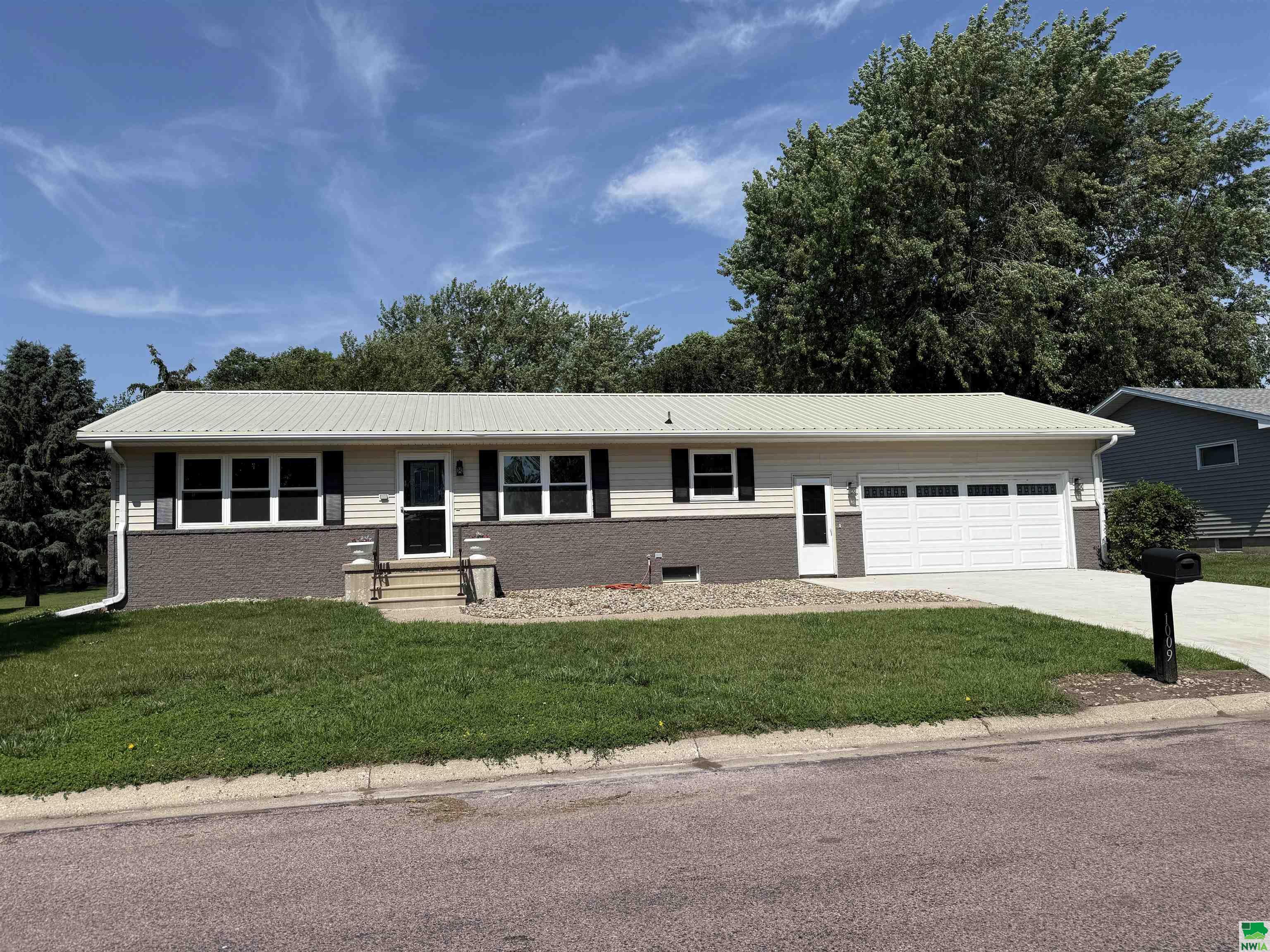Property Photo: 1009 Thunderbird Drive IA 51023
