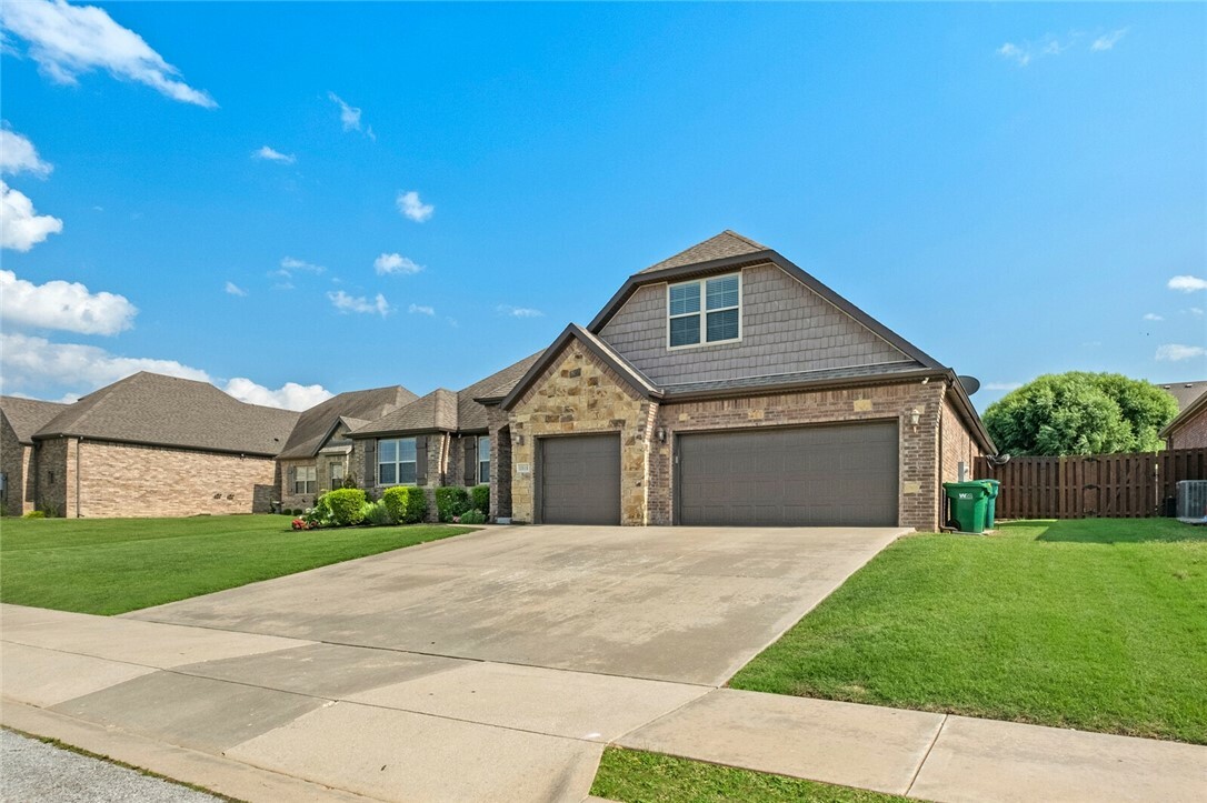 Property Photo: 1511 Aniston Road AR 72719