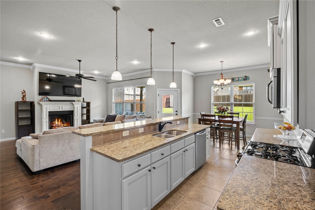 Property Photo: 1511 Aniston Road AR 72719