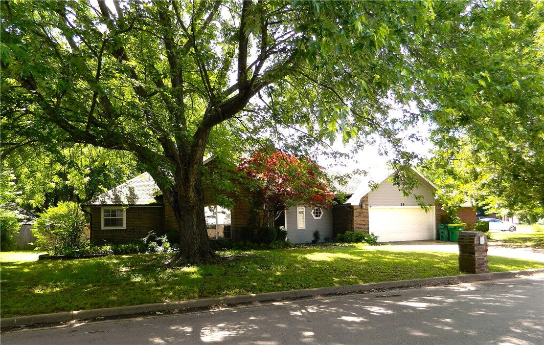 Property Photo:  39 N Saint John Place  AR 72730 