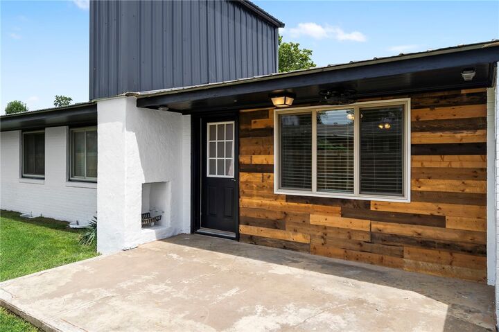 Property Photo:  520 S 13th Street  AR 72758 