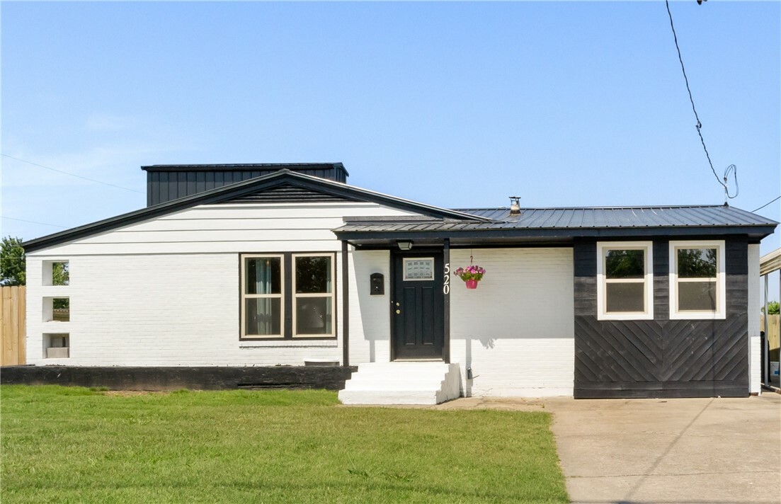 Property Photo: 520 S 13th Street AR 72758