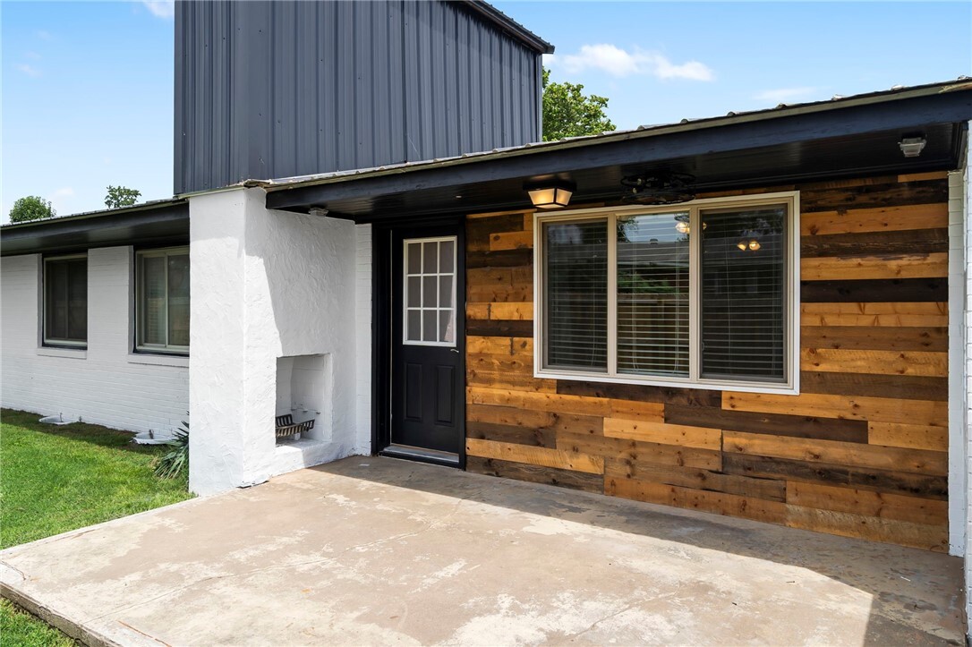 Property Photo: 520 S 13th Street AR 72758