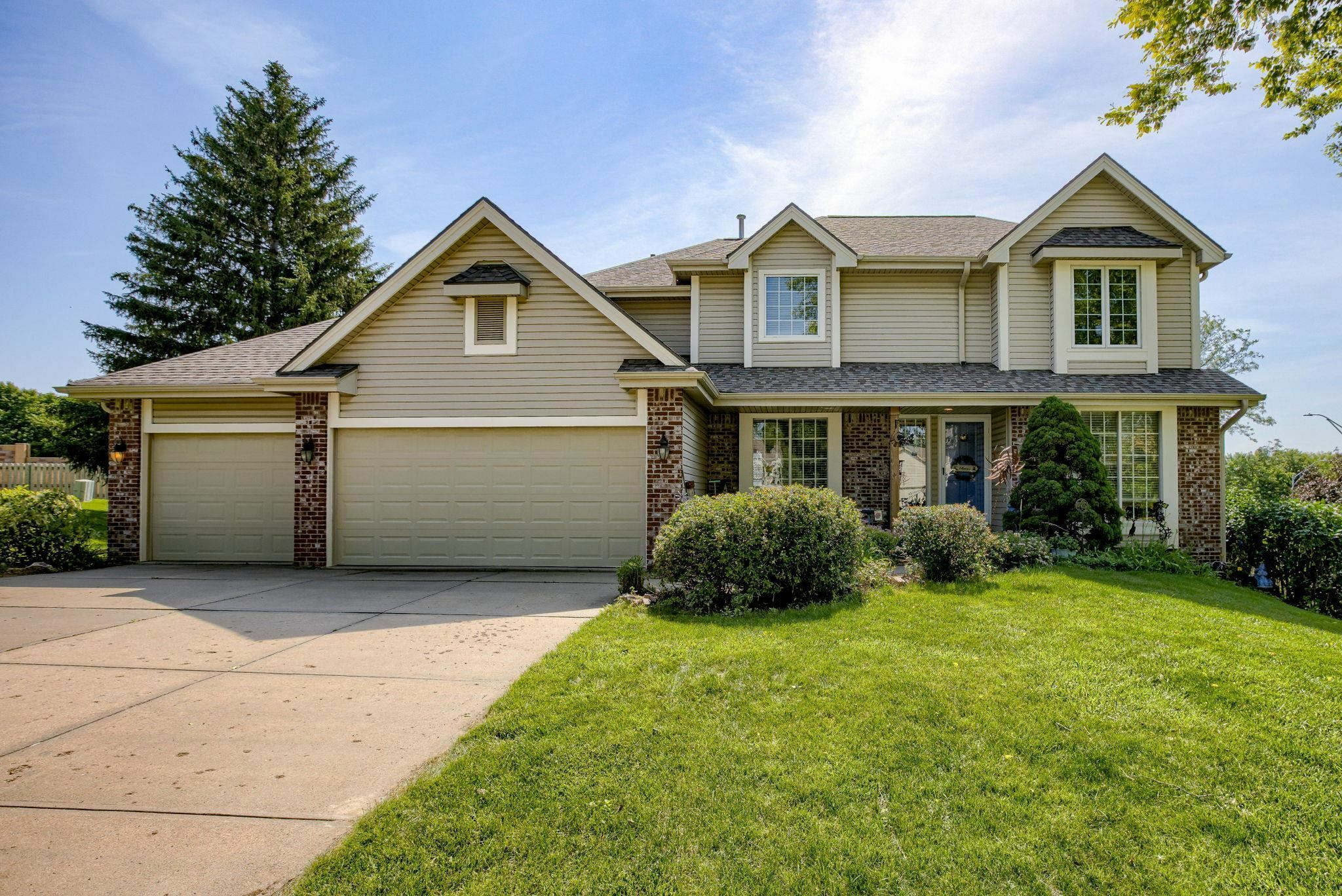 Property Photo: 5013 S 169th Circle NE 68135