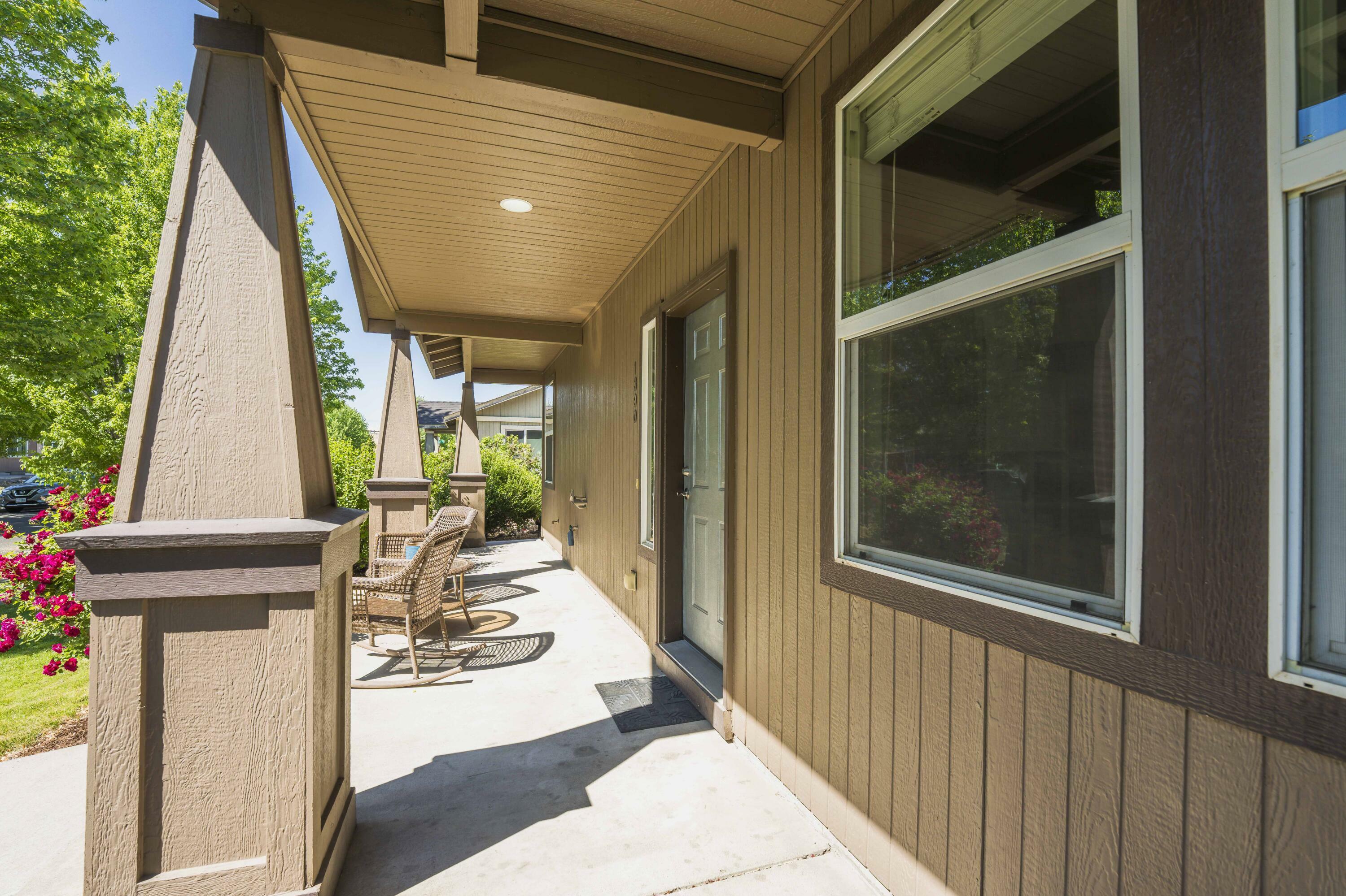 Property Photo: 1390 NE 3rd Street OR 97756