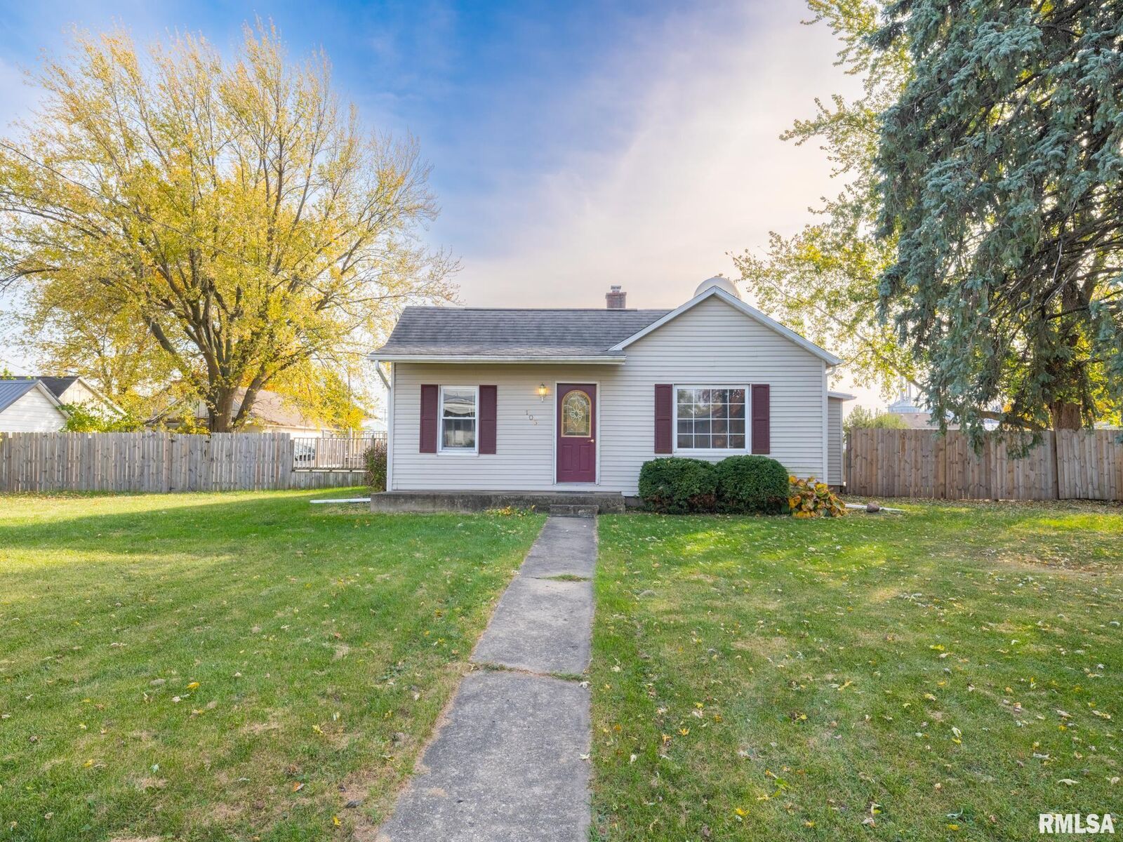 Property Photo:  106 W Bishop Street  IL 61572 