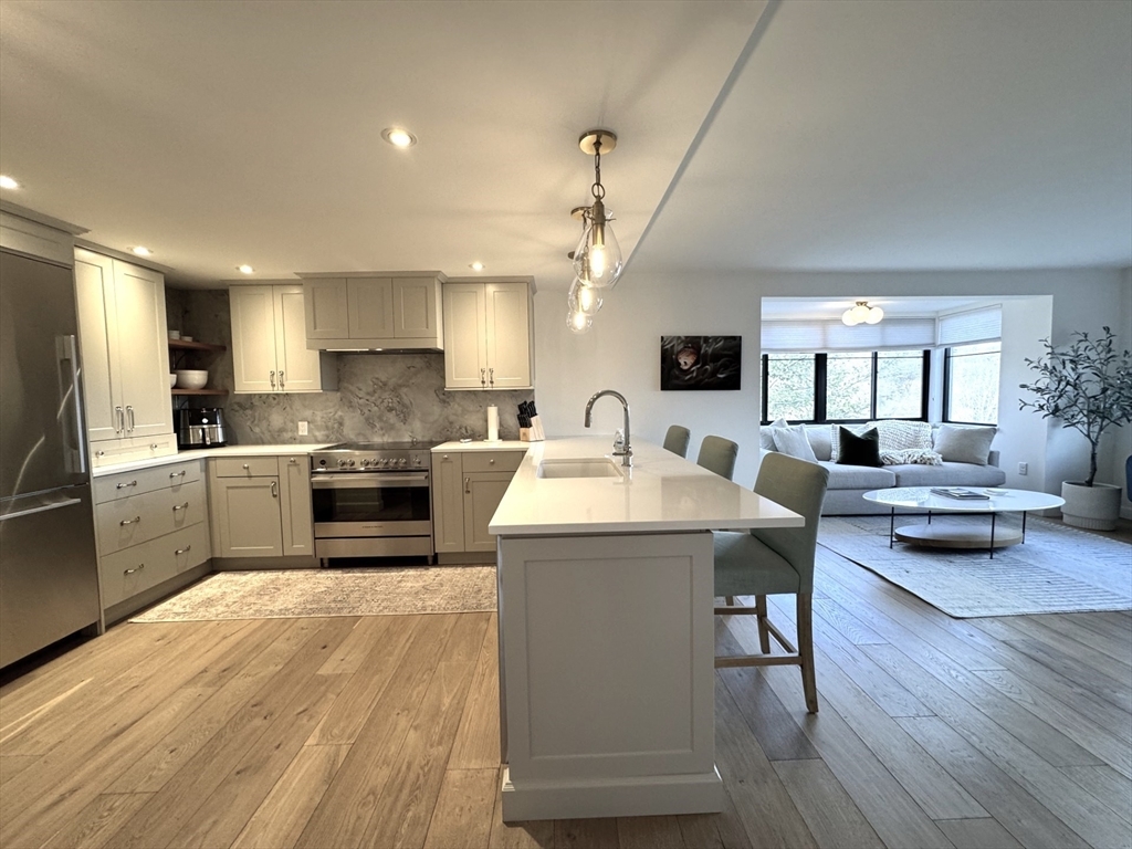 Property Photo: 100 Ledgewood Dr 517 MA 02180