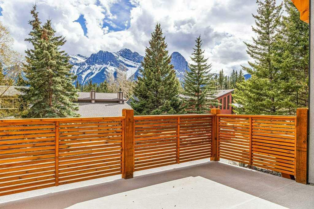 Property Photo:  2 Pinewood Crescent  AB T1W 1P8 