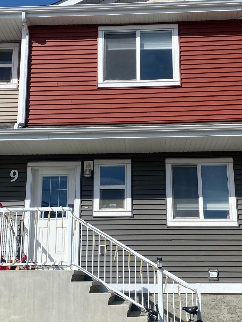 Property Photo: 4716 College Avenue 9 AB T4L 0J5