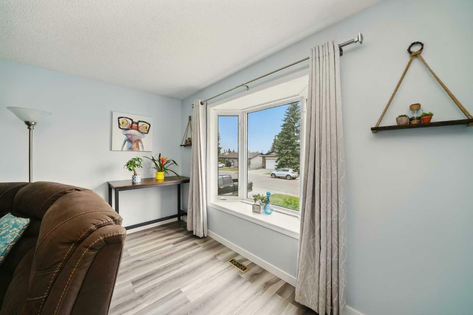 Property Photo: 37 Cunningham Crescent AB T4P 2S2