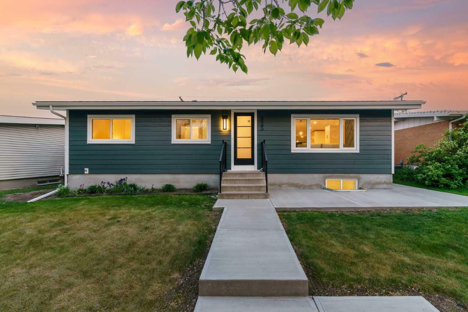 Property Photo:  823 104 Avenue SW  AB T2W 0A4 