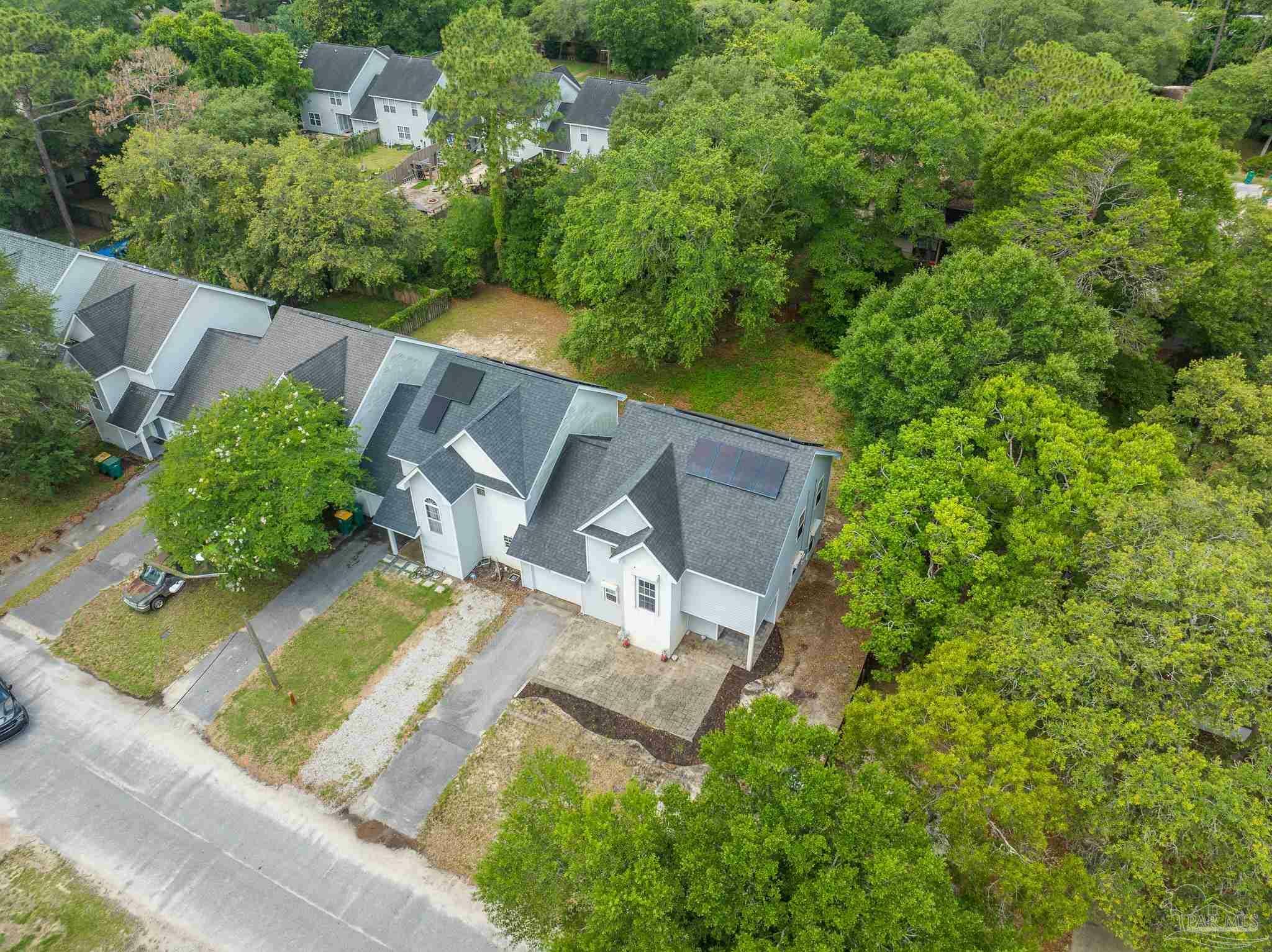 Property Photo: 1002 Hondo Ave FL 32547