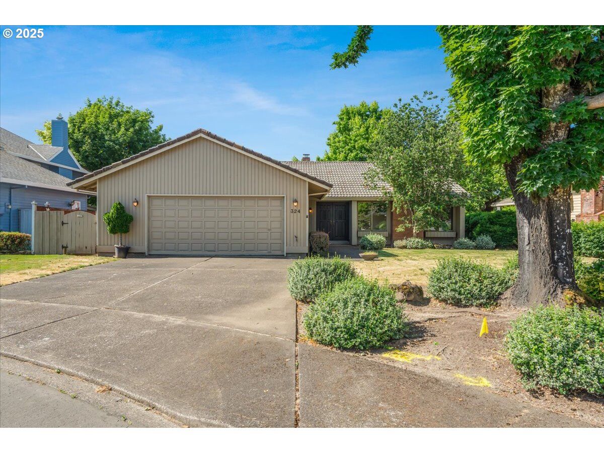 Property Photo: 324 N Peacock Ct OR 97132