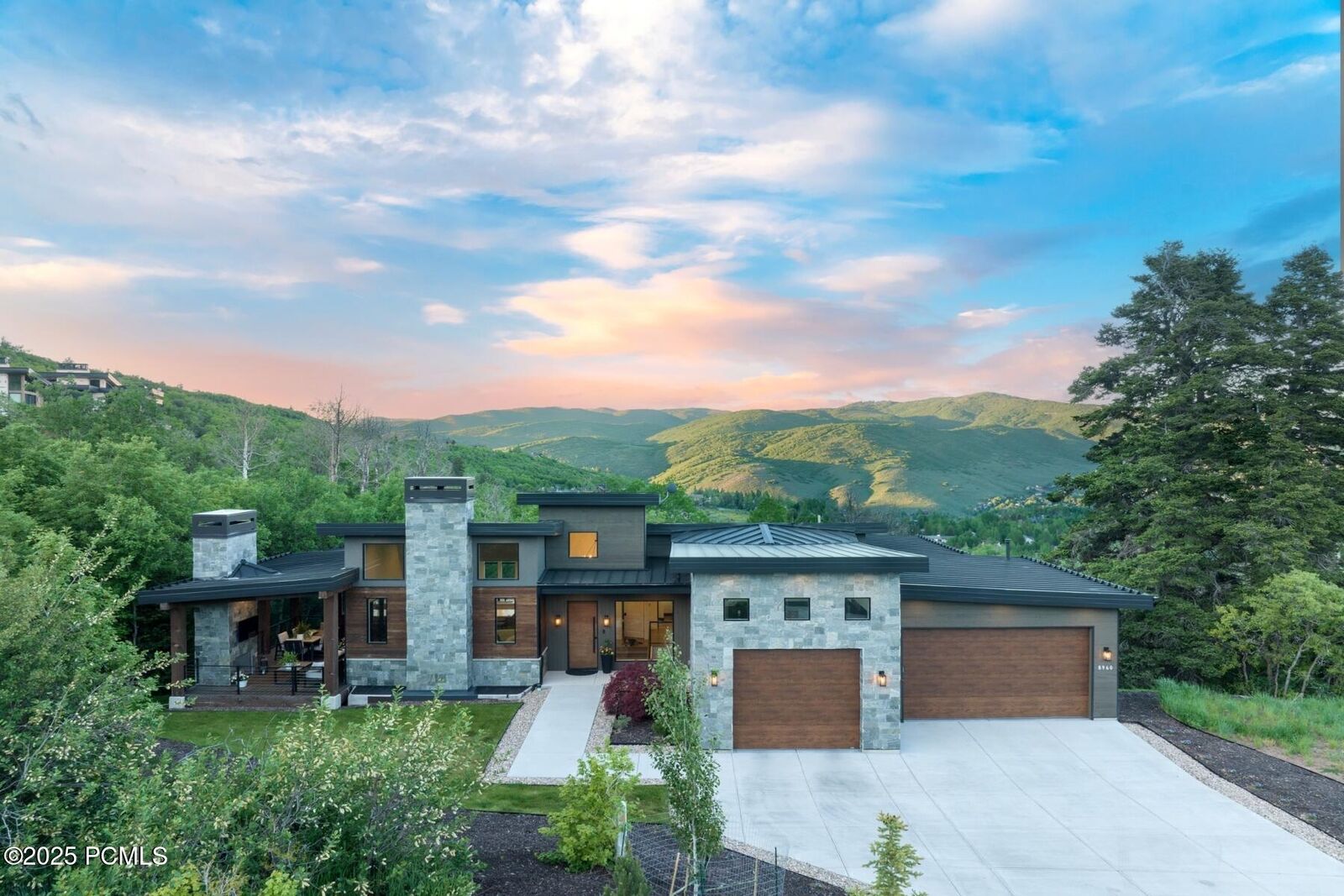 Property Photo: 8960 Parleys Lane UT 84098