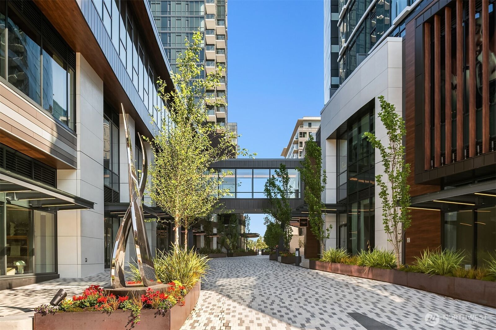 Property Photo: 838 Avenue Square NE 1003 WA 98004