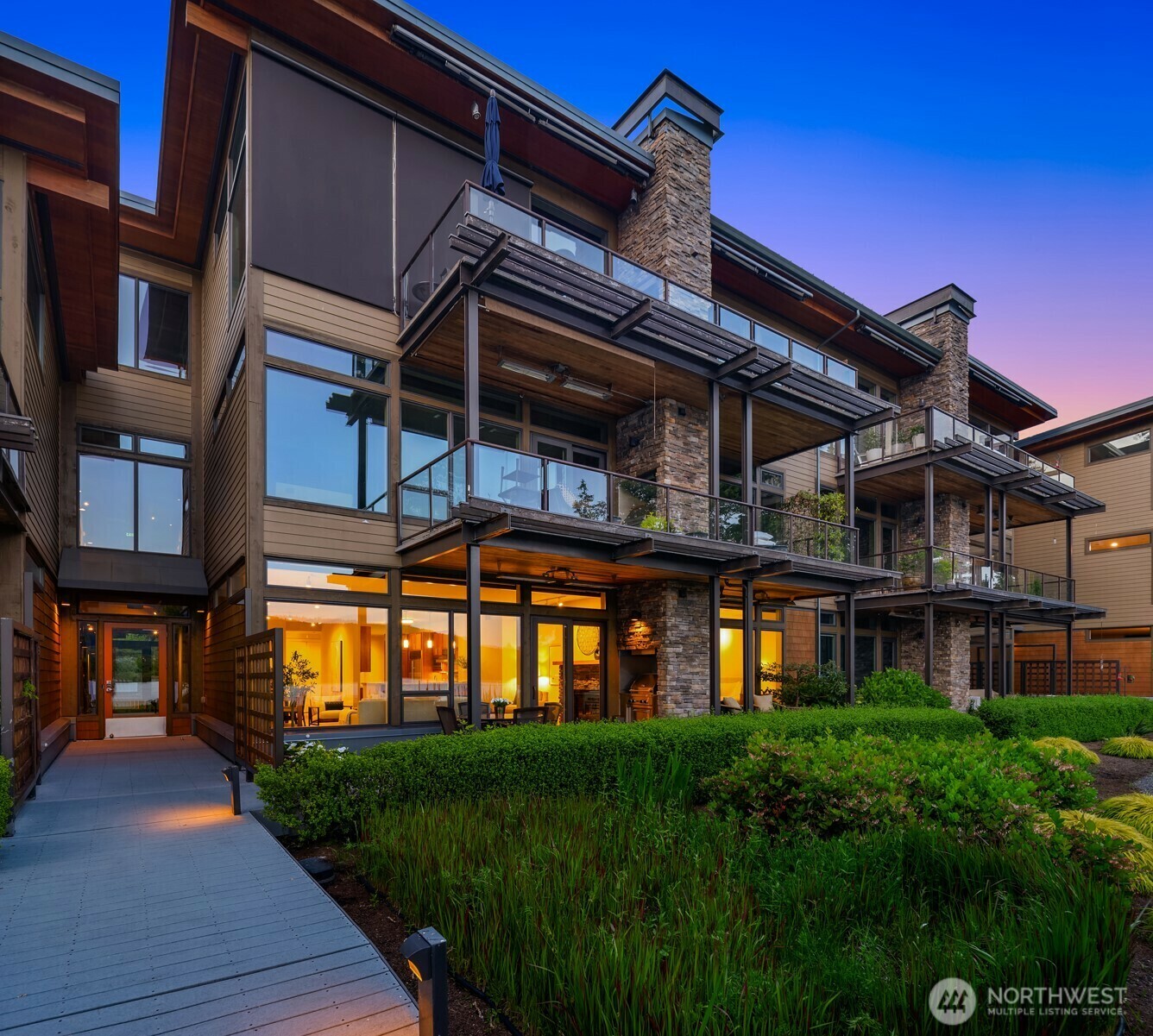 Property Photo: 4305 E Lake Sammamish Parkway SE WA 98029