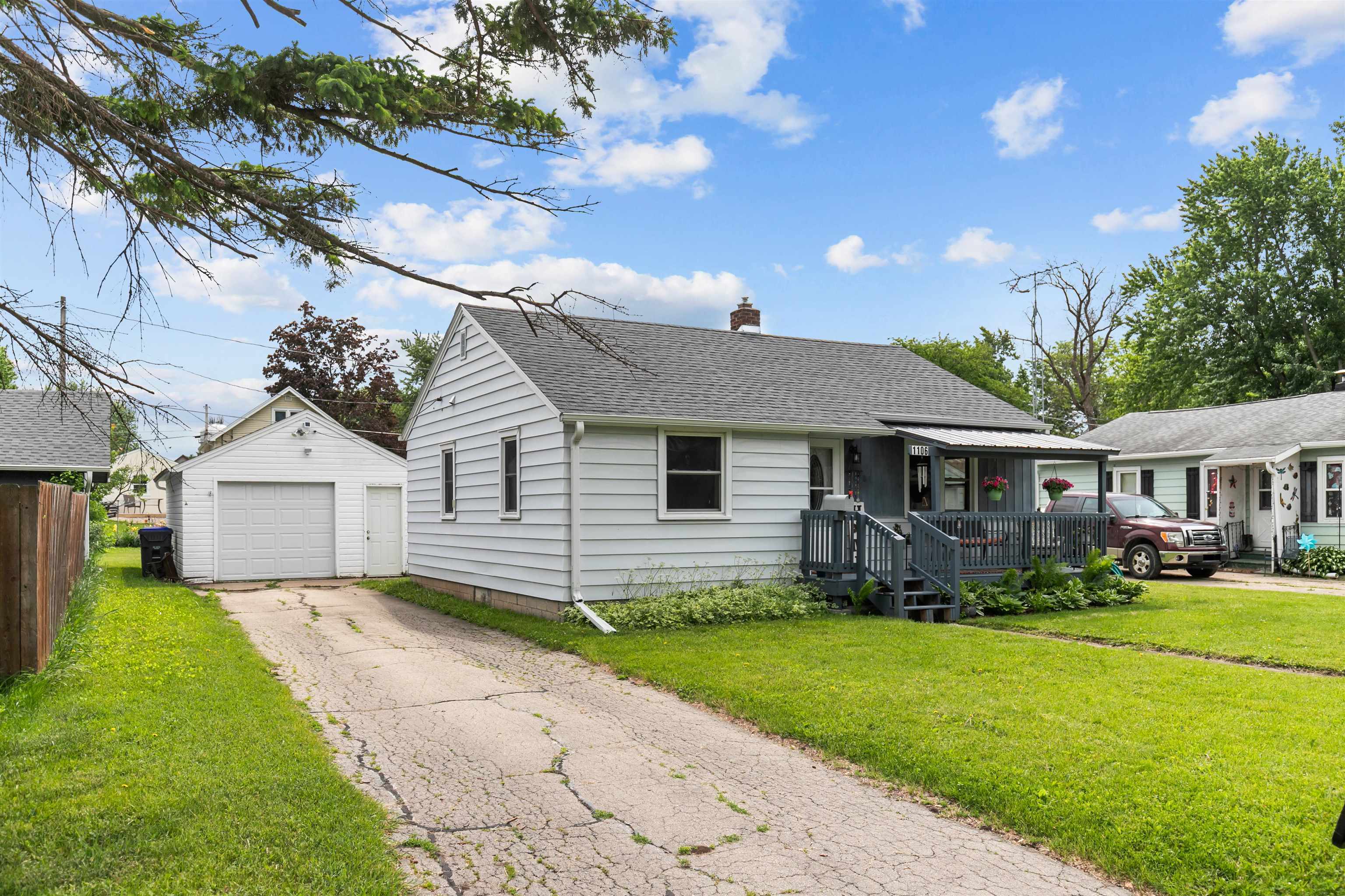 Property Photo: 1106 Jefferson Street WI 54961