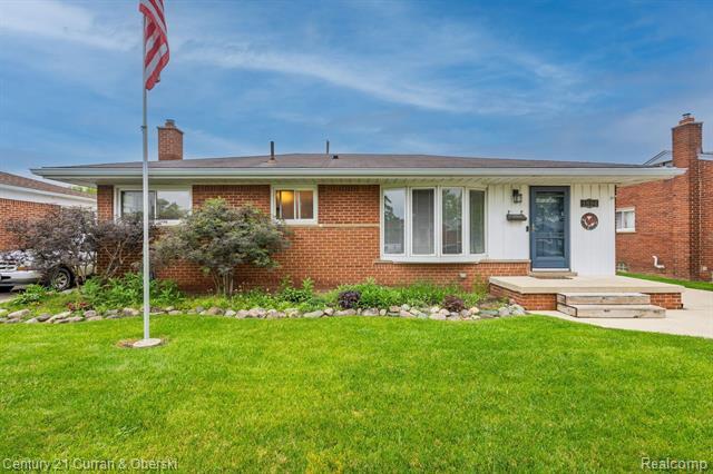 Property Photo: 1894 Pinetree Drive MI 48183