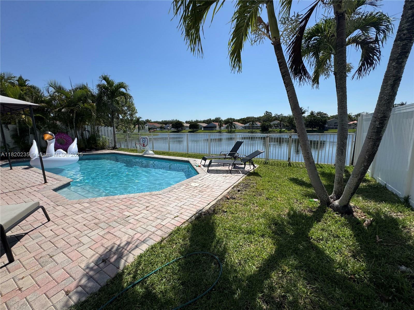 Property Photo: 4943 SW 33rd Way FL 33312