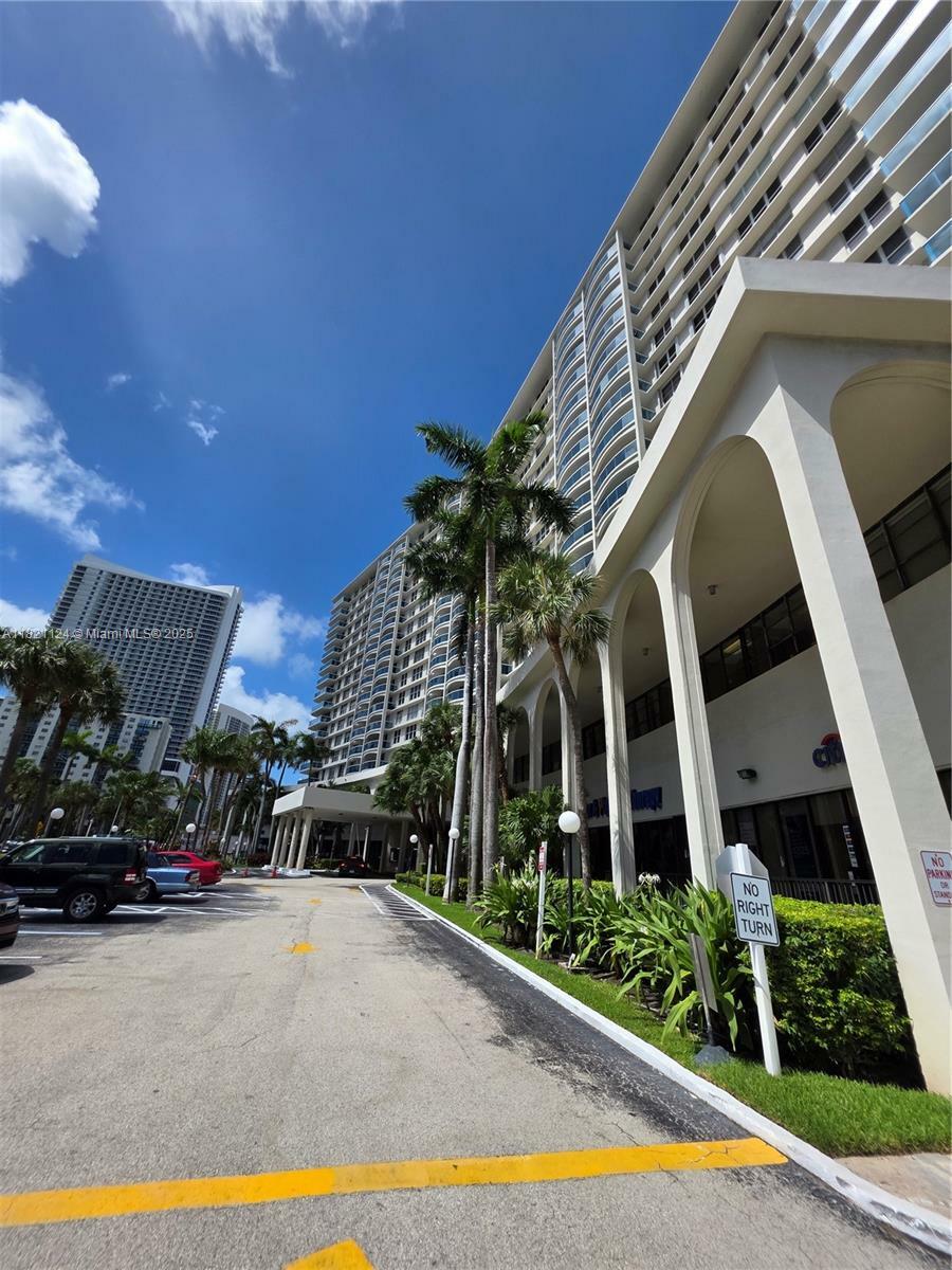 Property Photo: 3800 S Ocean Dr 425 FL 33019