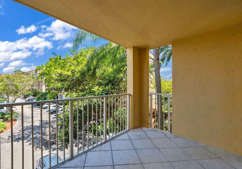 Property Photo:  19555 E Country Club Dr 8307  FL 33180 