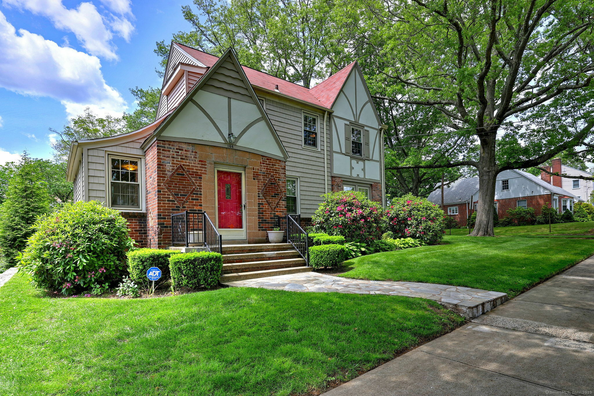 Property Photo: 166 Roydon Road CT 06511