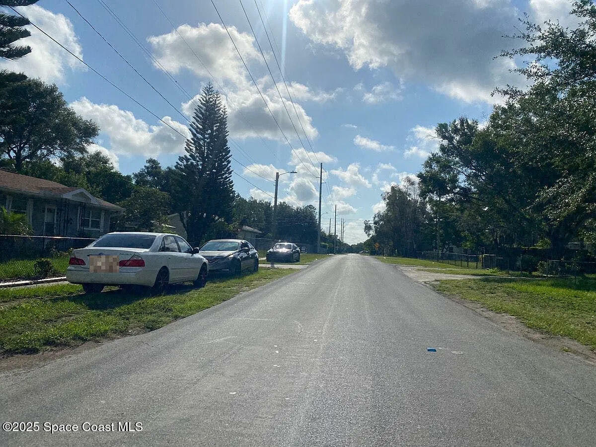 Property Photo: 5211 E 30th Avenue FL 33618