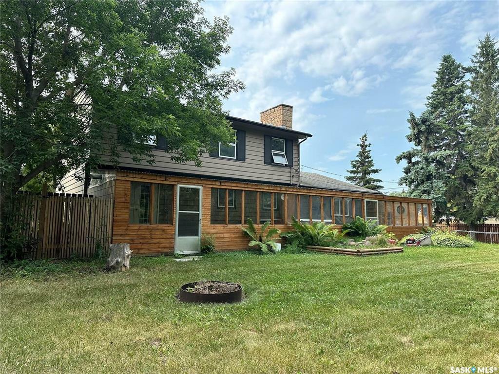 Property Photo:  1208 11th Avenue  SK S0K 2A0 