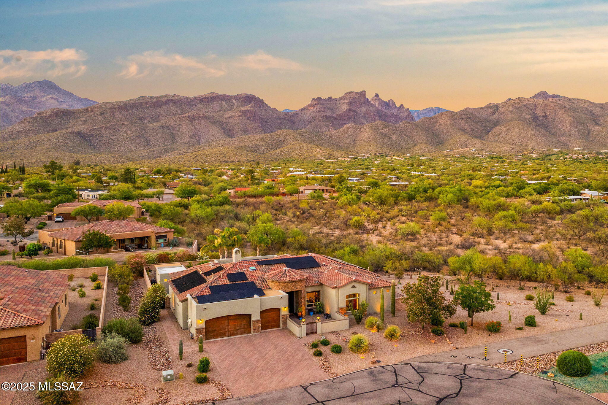 Property Photo: 9047 E Canyon Overlook Place AZ 85749