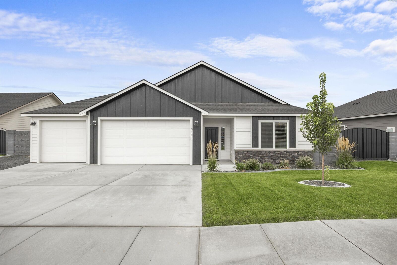 Property Photo:  8509 Ashen Drive  WA 99301 