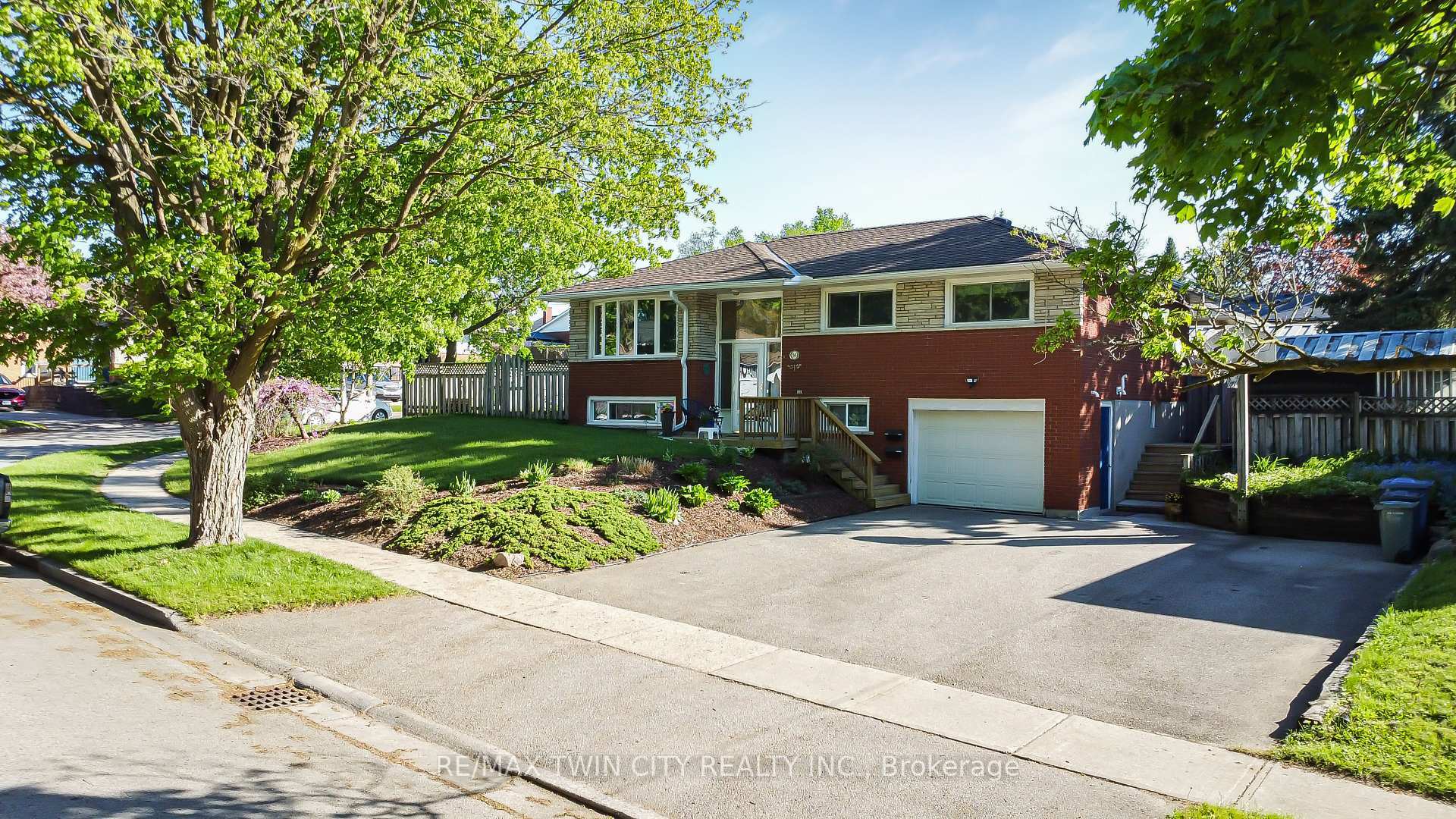 Property Photo: 36 Nicklin Crescent ON N1H 5E9