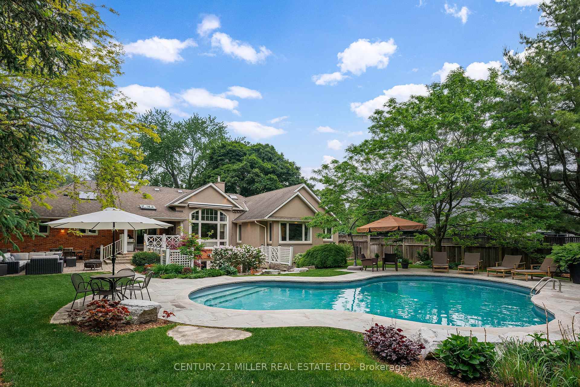 Property Photo: 272 Maple Grove Drive ON L6J 4V5