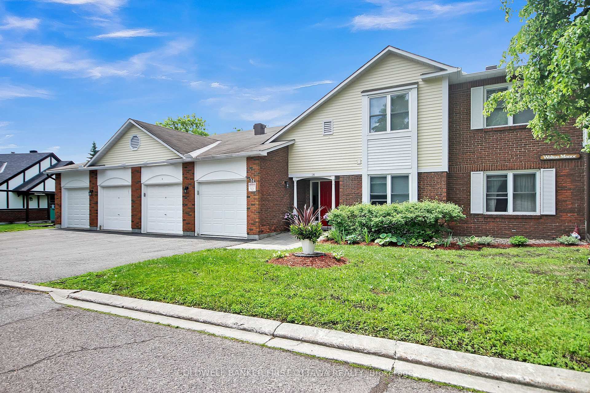 Property Photo: 14A Stonehill Court ON K2M 1E5