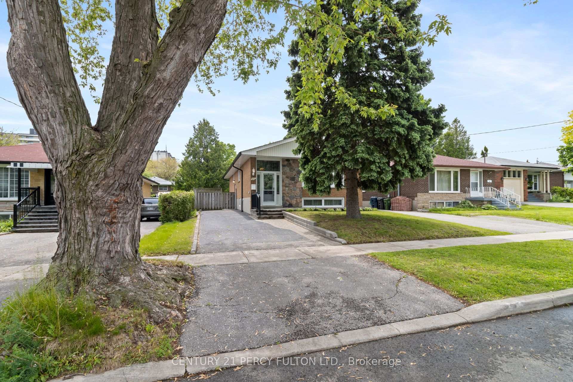 Photo de la propriété: 55 Rochman Boulevard ON M1H 1S1