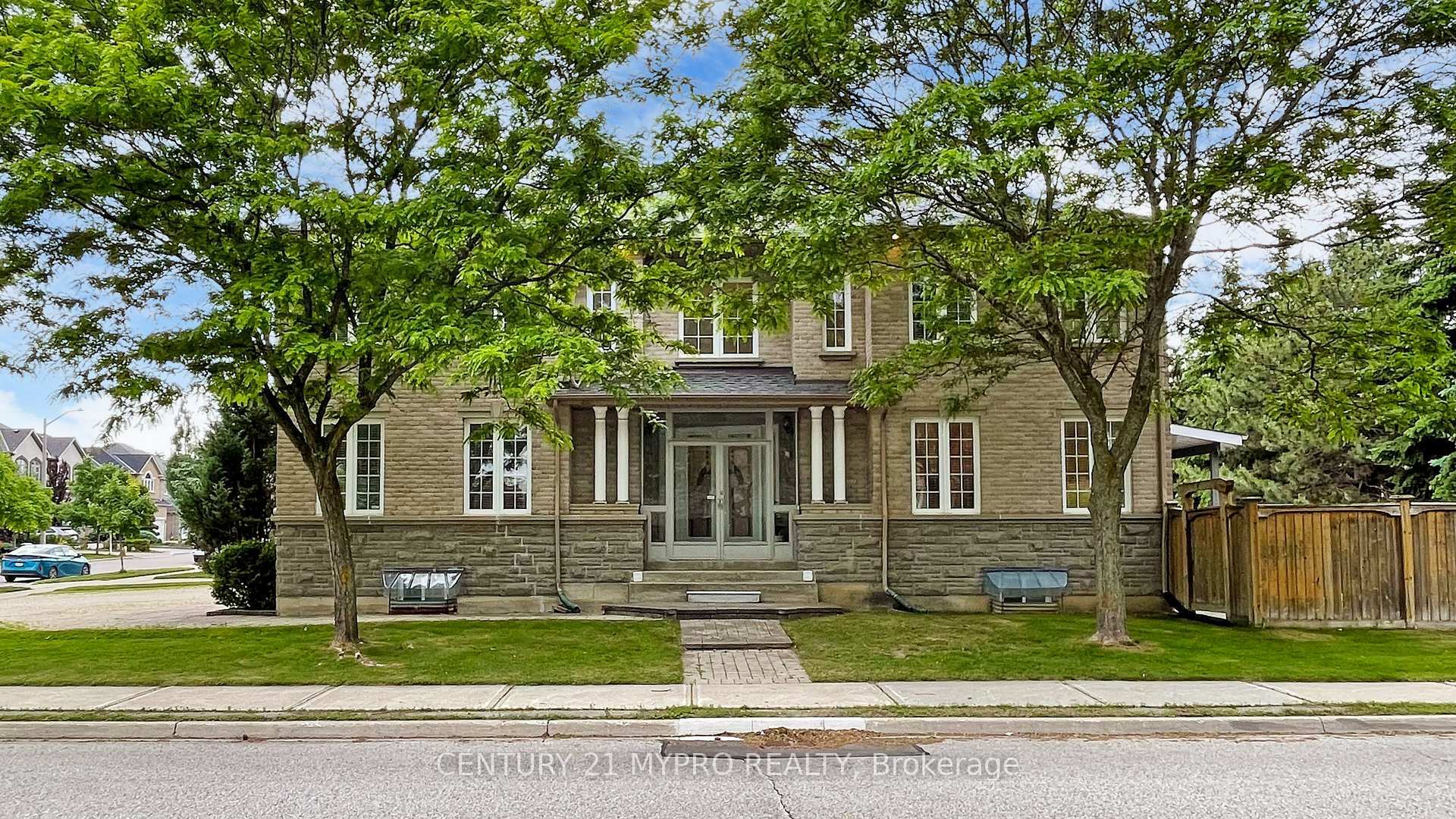 Property Photo: 60 Pathlane Road ON L4B 4A5