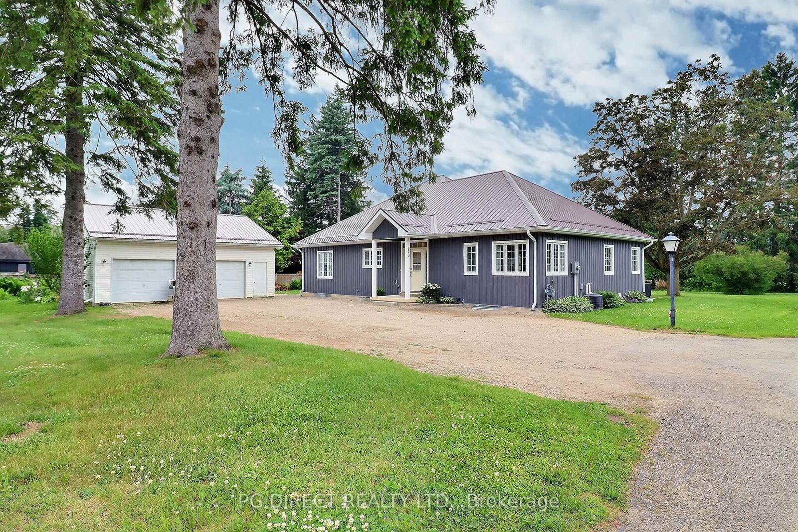 Property Photo: 623 Devonshire Avenue ON N4S 5P9