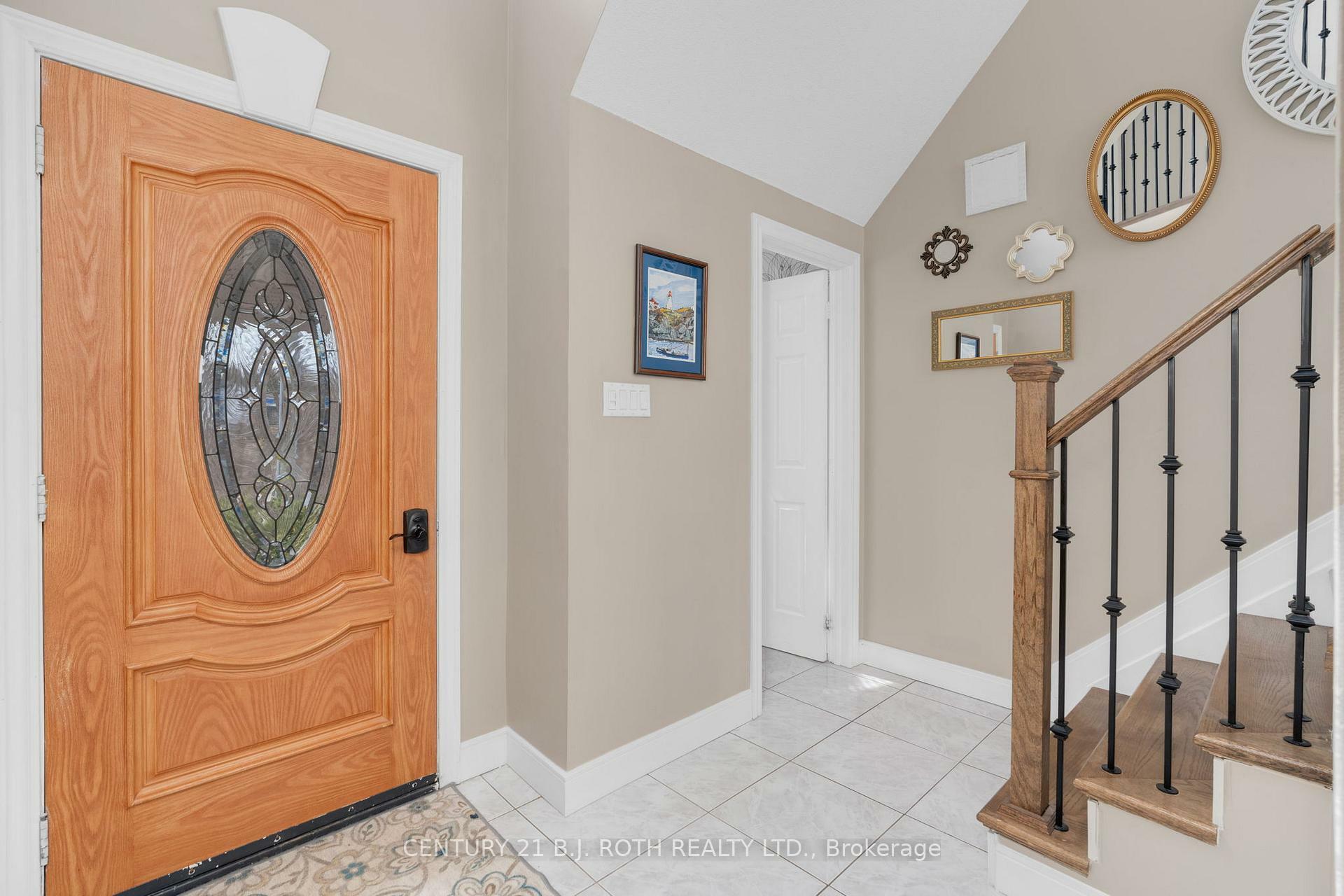 Property Photo: 157B Cumberland Street ON L4N 2P9
