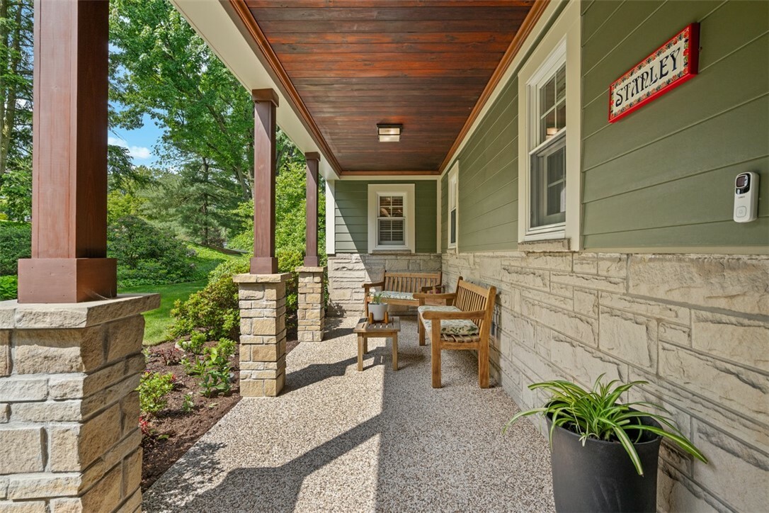 Property Photo:  200 Warwick Dr  PA 15241 