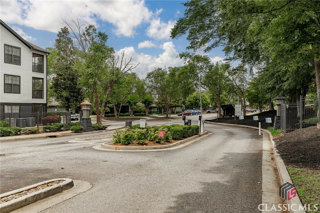 Property Photo: 211 North Avenue 1317 GA 30601