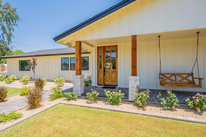 Property Photo: 3651 N 49th Place AZ 85018