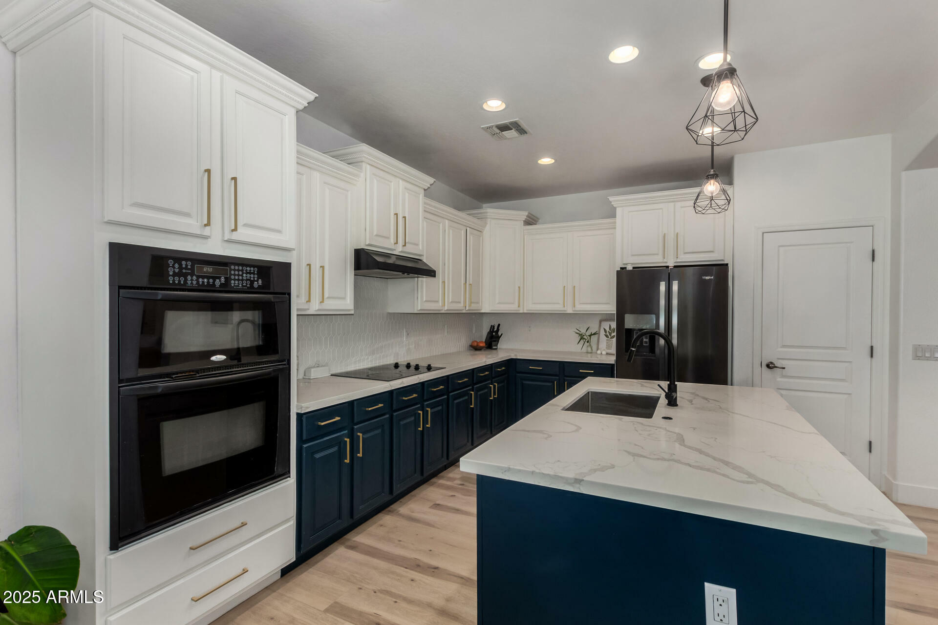 Property Photo: 465 E Frances Lane AZ 85295