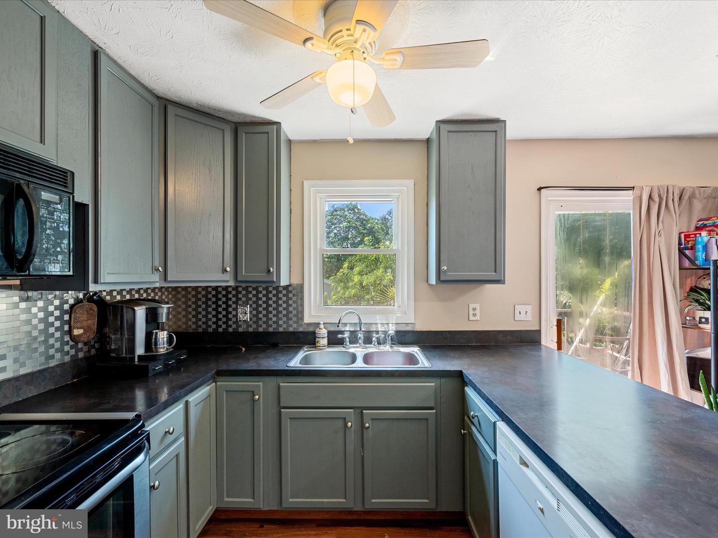 Property Photo: 147 Country Park Drive VA 22602