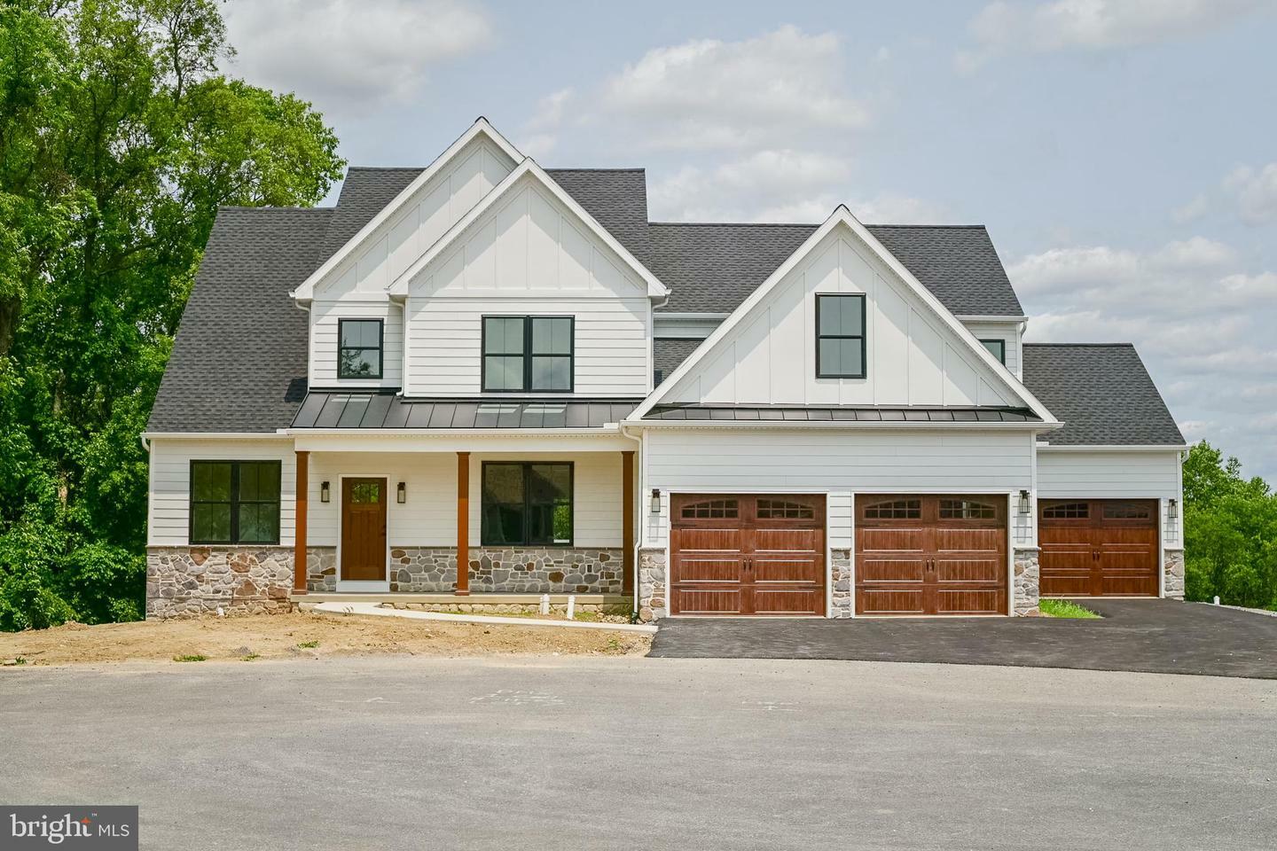 19 Thaton Road  Lititz PA 17543 photo