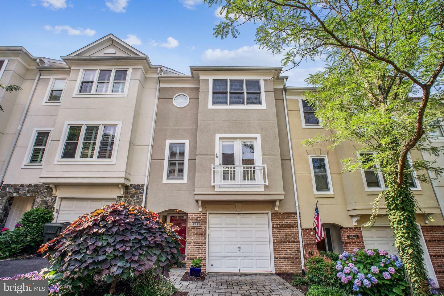 Property Photo: 3818 White Post Court VA 22304