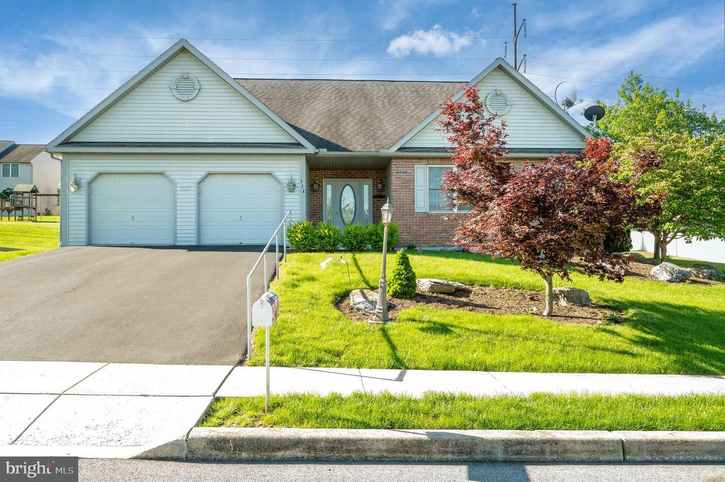 Property Photo: 314 Valley Court PA 19608