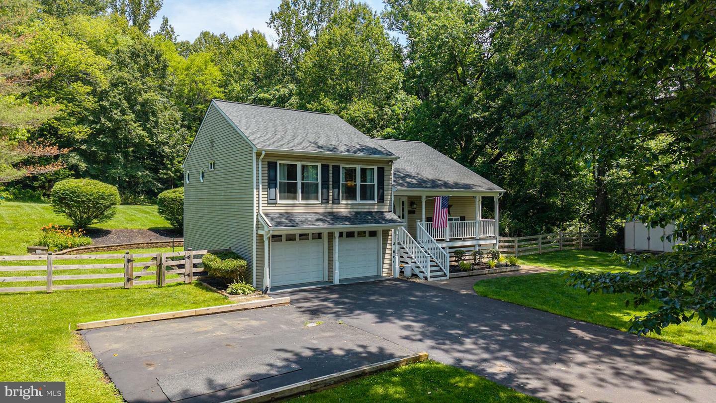 Property Photo: 6444 Duhollow Road VA 20187