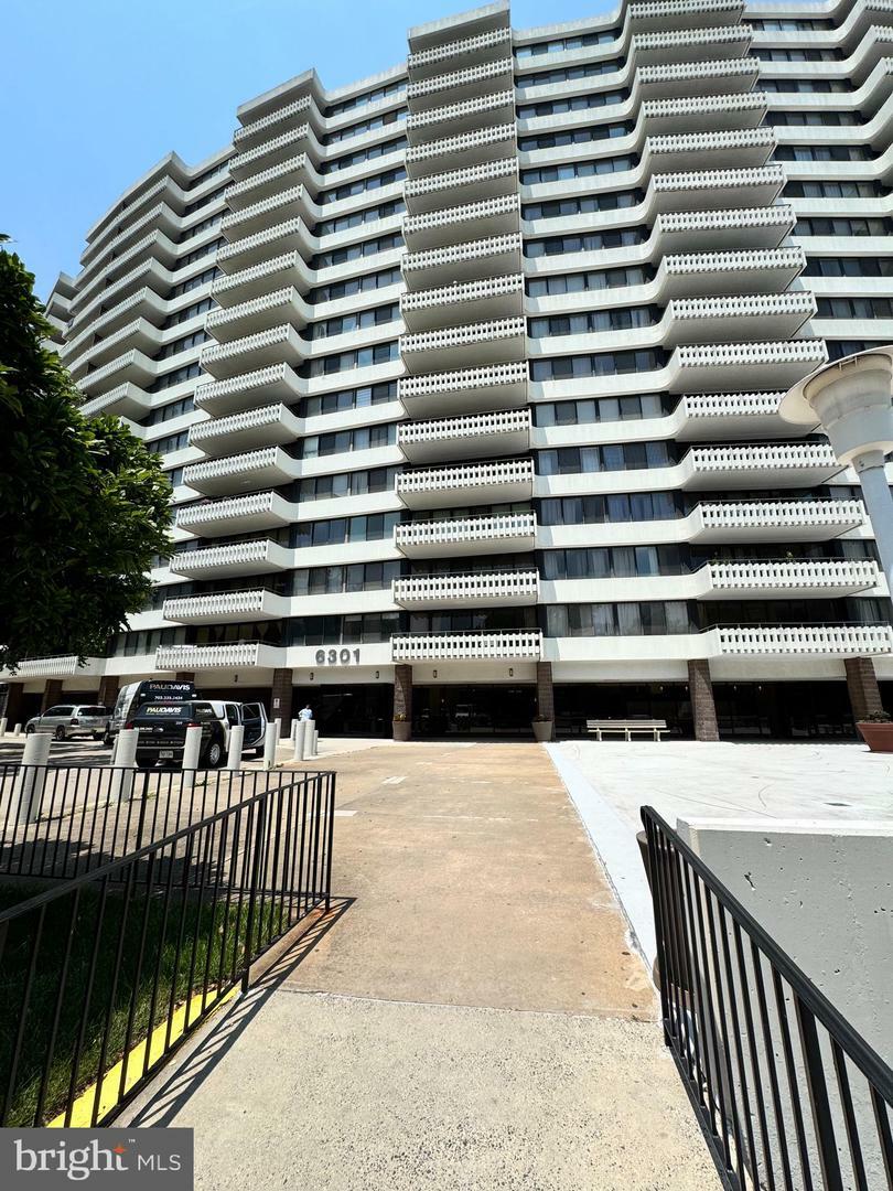 Property Photo: 6301 Stevenson Avenue 808 VA 22304
